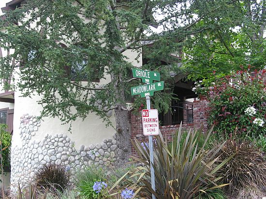 Intersection of Oriole & Meadowlark: Bluebird Canyon, Laguna Beach, California