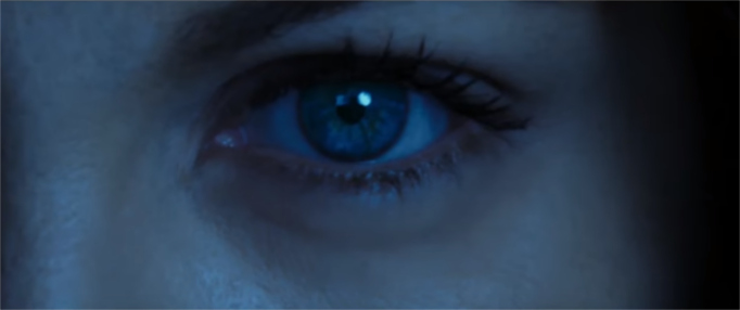 Selene's blue eye in Underworld 5 Blood Wars. She does not look scared.